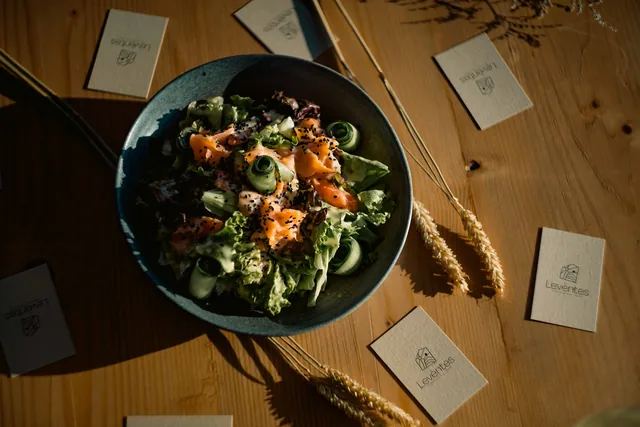 Smoked salmon salad served with the Leventes menu cards